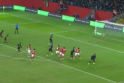 بعد متابعة ركلة الجزاء.. الجيش الملكي يتقدم على الأهلي في دوري أبطال أفريقيا